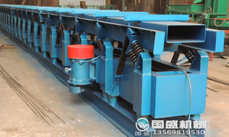 耐高溫長距離振動(dòng)給料機(jī) 耐高溫長距離振動(dòng)給料機(jī)